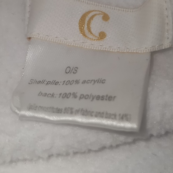 White bear hat - Picture 4 of 7